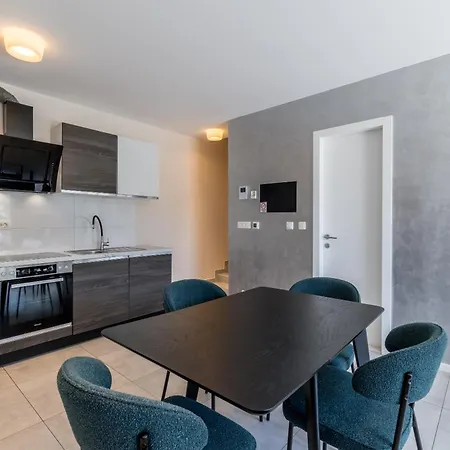 Maris Hideaway, By Znjan Apartament